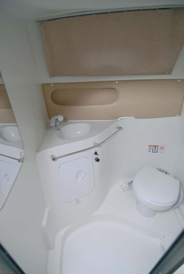 Saver 690 Cabin Sport Nautic Service Lago Di Garda Toilette4