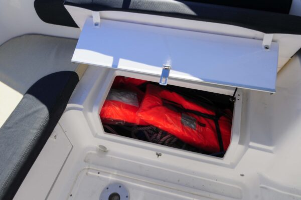 Saver 750 Cabin Sport Nautic Service Lago Di Garda Gavone Poppa Laterale